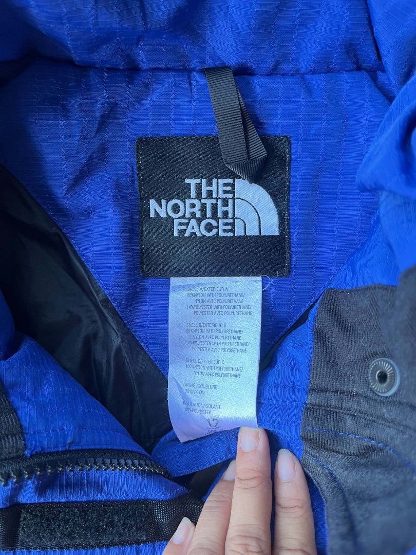 The North Face Extreme Light Jacket Blue Black (Category: Coats, Jackets and Outerwear) located in Baler. Submitted by jaydeebaltazar (Listing ID 1462161382, Image 2). Description: - Blue and black The North Face jacket - 'Extreme Light' tag - Hooded design - Zip and button closure - Adjustable drawstring at the waist - Ideal for outdoor activities.