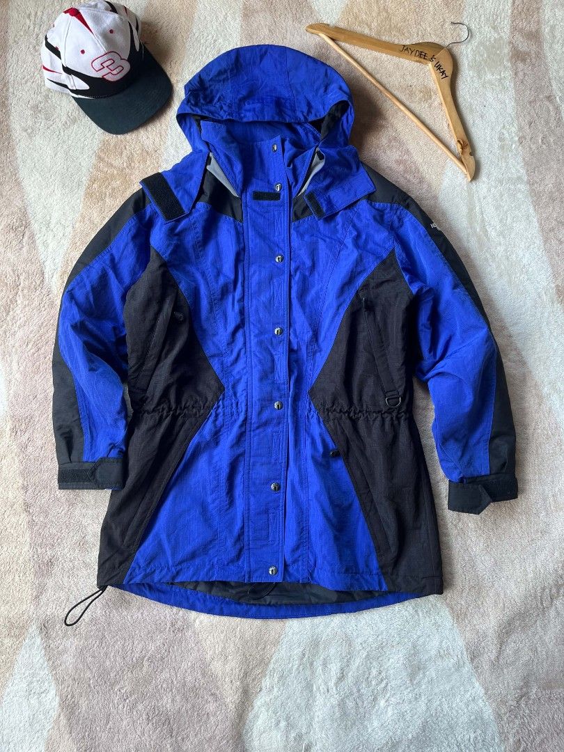 The North Face Extreme Light Jacket Blue Black (Category: Coats, Jackets and Outerwear) located in Baler. Submitted by jaydeebaltazar (Listing ID 1462161382, Image 1). Description: - Blue and black The North Face jacket - 'Extreme Light' tag - Hooded design - Zip and button closure - Adjustable drawstring at the waist - Ideal for outdoor activities.