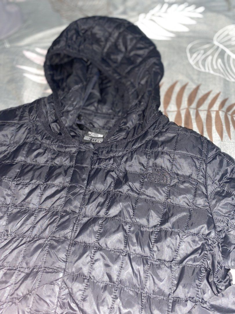 The North Face Jacket unisex (Category: Coats, Jackets and Outerwear) located in Guiuan. Submitted by happygurl_72003 (Listing ID 1462157786, Image 3). Description: Supppperr goods pa po neto, meron lng siya sign of usage pero di po yung gamit na gamit😅, used but not abused poHAHA..