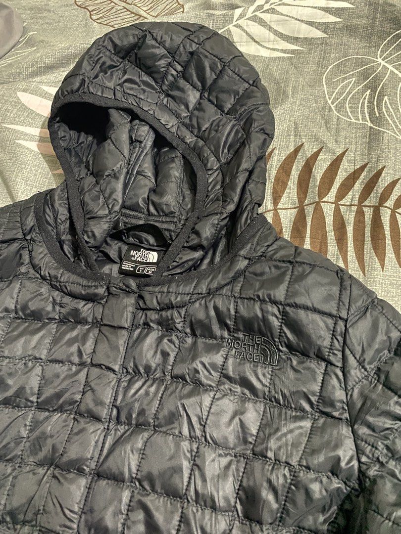 The North Face Jacket unisex (Category: Coats, Jackets and Outerwear) located in Guiuan. Submitted by happygurl_72003 (Listing ID 1462157786, Image 1). Description: Supppperr goods pa po neto, meron lng siya sign of usage pero di po yung gamit na gamit😅, used but not abused poHAHA..
