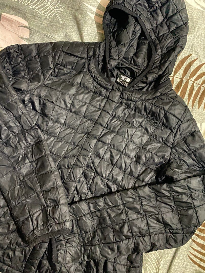 The North Face Jacket unisex (Category: Coats, Jackets and Outerwear) located in Guiuan. Submitted by happygurl_72003 (Listing ID 1462157786, Image 2). Description: Supppperr goods pa po neto, meron lng siya sign of usage pero di po yung gamit na gamit😅, used but not abused poHAHA..