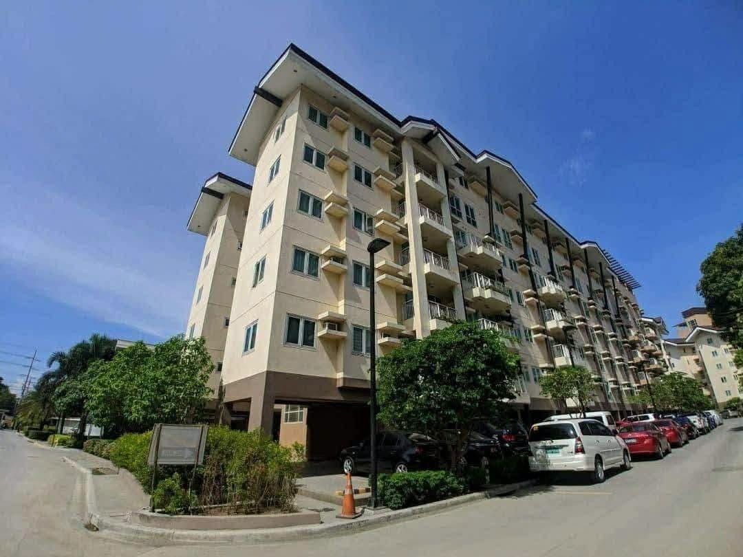 The Rochester Garden (Category: Apartments & Condos) located in Manila. Submitted by condojph (Listing ID 1462045222, Image 2). Description: RENT TO OWN CONDO OFFER The Rochester Garden Condominium 📍 San Joaquin, Pasig City ✨ Just 10 mins to Uptown BGC & 30 mins to NAIA If you’re planning for long-term investment or personal use, this is your chance to finally OWN a unit near BGC Available RFO Units: 3.2% Downpayment to move in • 1BR – 24sqm | ₱