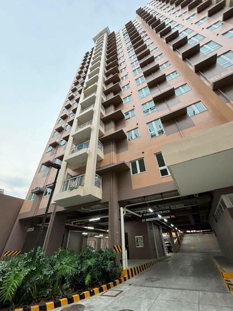 The Rochester Garden (Category: Apartments & Condos) located in Manila. Submitted by condojph (Listing ID 1462045222, Image 3). Description: RENT TO OWN CONDO OFFER The Rochester Garden Condominium 📍 San Joaquin, Pasig City ✨ Just 10 mins to Uptown BGC & 30 mins to NAIA If you’re planning for long-term investment or personal use, this is your chance to finally OWN a unit near BGC Available RFO Units: 3.2% Downpayment to move in • 1BR – 24sqm | ₱