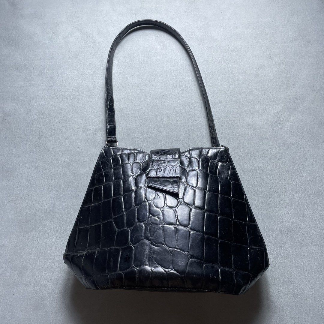 THIERRY MUGLER CROCODILE LEATHER BAG (Category: Shoulder Bags) located in Manila. Submitted by revise.ph_ (Listing ID 1462235654, Image 1). Description: THIERRY MUGLER CROCODILE LEATHER BAG Made in Height/Length:11 Width:16.5 Side Width:5.8 Shoulder strap: 13 Issue:check detailed photo Price: 10,000 Free Shipping Via Jnt.
