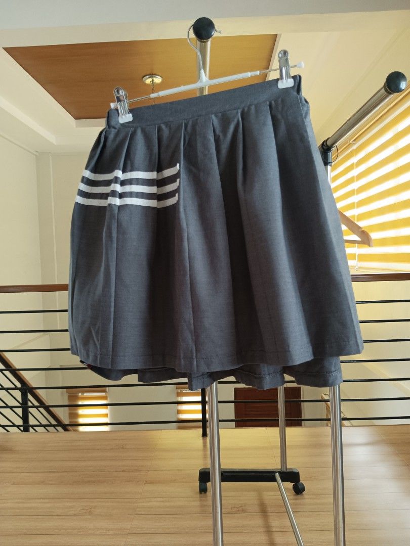 Three line skirt (Category: Skirts) located in Manila. Submitted by yraeclub (Listing ID 1462072878, Image 2). Description: with inner shorts, pwede outfitan sa pickleball hahah or badminton ♡ size: S-M.