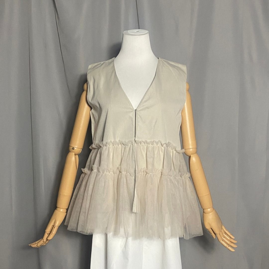 Tiered Tulle Peplum Vest (Category: Coats, Jackets and Outerwear) located in Las Pinas. Submitted by ipickyou (Listing ID 1462185641, Image 1). Description: Unwashed Condition: 10/10 𝗠𝗲𝗮𝘀𝘂𝗿𝗲𝗺𝗲𝗻𝘁𝘀 𝘄𝗵𝗲𝗻 𝗹𝗮𝗶𝗱 𝗳𝗹𝗮𝘁: -Armpit to armpit: 18 1/2” -Length: 25” .