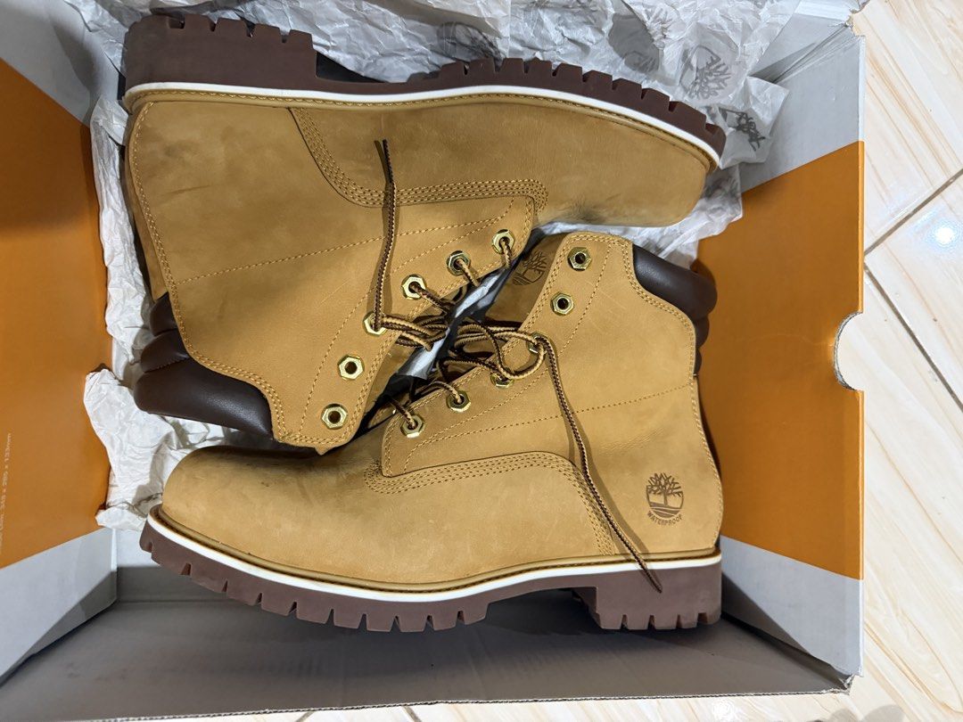 Timberland Classic 6-Inch Premium Waterproof Boots (Category: Boots) located in Manila. Submitted by marx_g (Listing ID 1462060163, Image 1). Description: Good as new mga bro 3x lang nagamit.