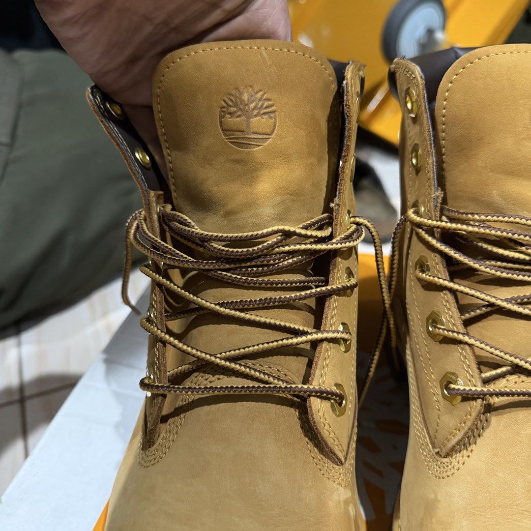 Timberland Classic 6-Inch Premium Waterproof Boots (Category: Boots) located in Manila. Submitted by marx_g (Listing ID 1462060163, Image 3). Description: Good as new mga bro 3x lang nagamit.