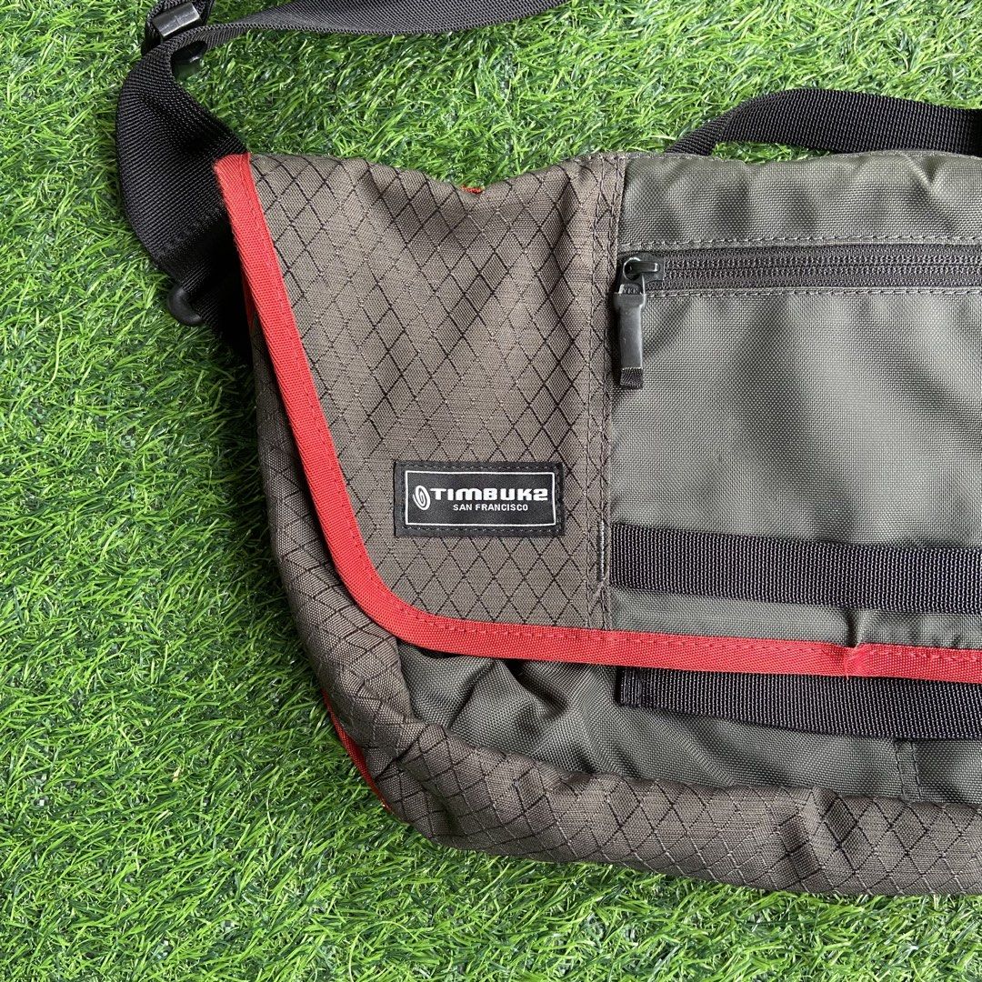 Timbuk 2 Catapult Messenger Bag (Category: Sling Bags) located in Davao. Submitted by payts.wruh (Listing ID 1462220439, Image 2). Description: Timbuk 2 Catapult Messenger Bag excellent condition issue: scratch sa strap/see last 2 photos PM if interested💌.