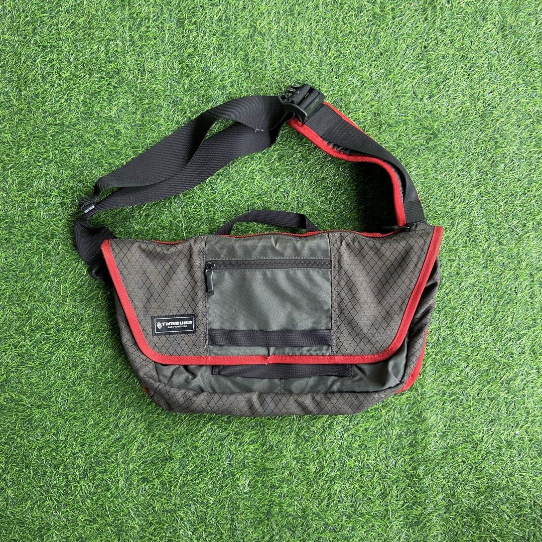Timbuk 2 Catapult Messenger Bag (Category: Sling Bags) located in Davao. Submitted by payts.wruh (Listing ID 1462220439, Image 1). Description: Timbuk 2 Catapult Messenger Bag excellent condition issue: scratch sa strap/see last 2 photos PM if interested💌.