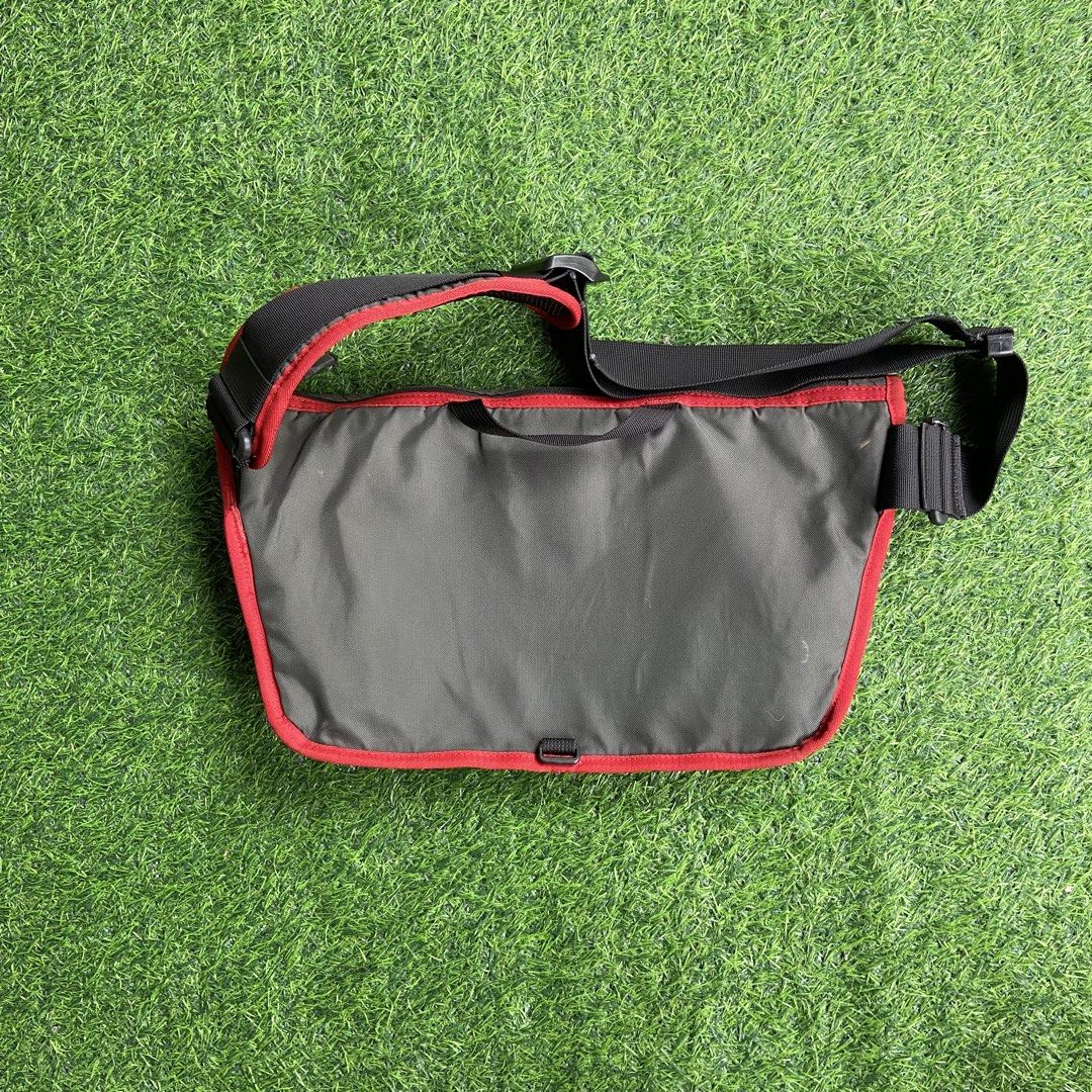 Timbuk 2 Catapult Messenger Bag (Category: Sling Bags) located in Davao. Submitted by payts.wruh (Listing ID 1462220439, Image 3). Description: Timbuk 2 Catapult Messenger Bag excellent condition issue: scratch sa strap/see last 2 photos PM if interested💌.