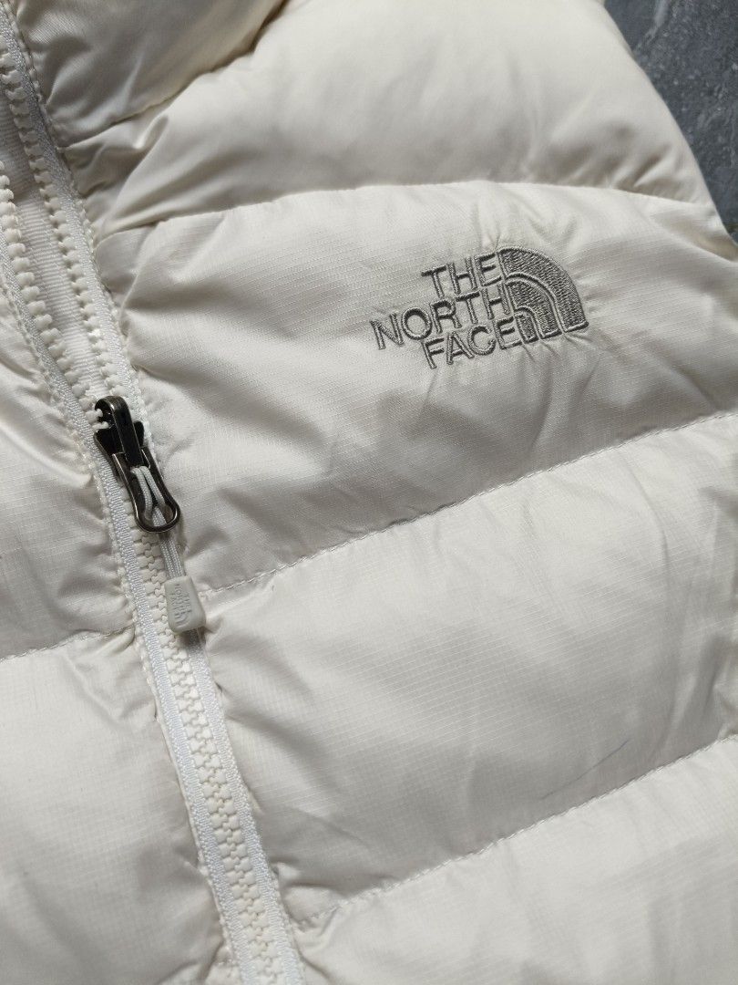 TNF PUFFER VEST 700 SERIES (Category: Coats, Jackets and Outerwear) located in Valenzuela. Submitted by 2ndhandmarket.ph (Listing ID 1459551076, Image 3). Description: TNF PUFFER VEST 700 SERIES LARGE Width: 19 Length: 25 Hem : 19.5 Shoulder : 15.