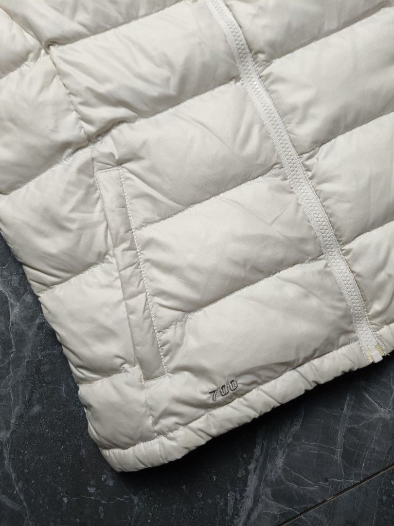 TNF PUFFER VEST 700 SERIES (Category: Coats, Jackets and Outerwear) located in Valenzuela. Submitted by 2ndhandmarket.ph (Listing ID 1459551076, Image 2). Description: TNF PUFFER VEST 700 SERIES LARGE Width: 19 Length: 25 Hem : 19.5 Shoulder : 15.