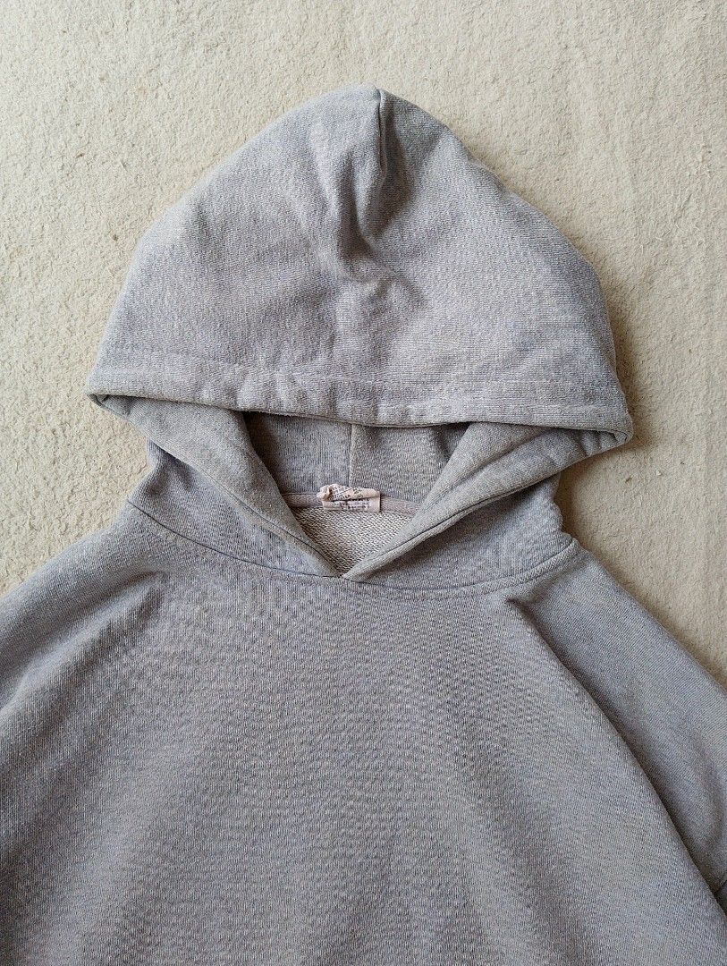 TOFFEE Grey Hoodie Size M (Category: Hoodies) located in Caloocan City. Submitted by sharpthreads18 (Listing ID 1462074475, Image 2). Description: Toffee Gray Hoodie ‎________________ ‎📏DIMES (INCHES) ‎Length: 24 ‎Width: 24 ‎________________ ‎🧷DETAILS ‎Issue: none ‎Condition: Excellent ‎Color rate: 10/10.