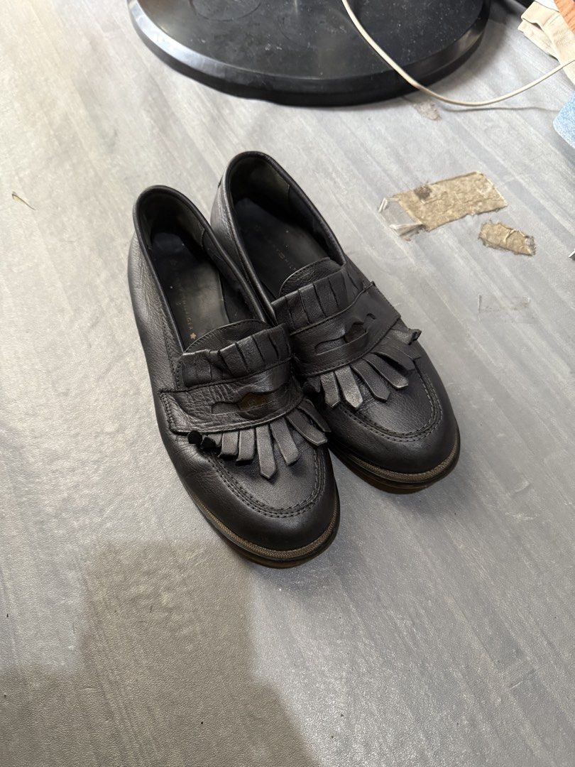 Tommy Hilfiger loafers (Category: Loafers) located in Cagayan de Oro. Submitted by twice.but.nice.blackmarket (Listing ID 1462086369, Image 1). Description: Tömmy Hïlfïger loafers Excellent condition Size 38 On tag! Minor heel drag only! But not noticeable .