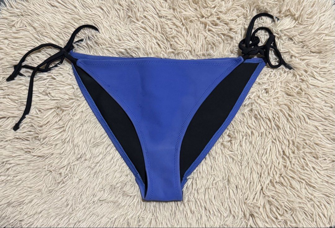 Topshop Blue Bikini Bottom (Category: Bikinis & Swimsuits) located in Quezon City. Submitted by dearpretty.ph (Listing ID 1462184813, Image 1). Description: Medium-Large size UK 12 (EU 40, US 8) on tag Camera used: iPhone 15 Pro Max Colors may slightly vary due to lighting.