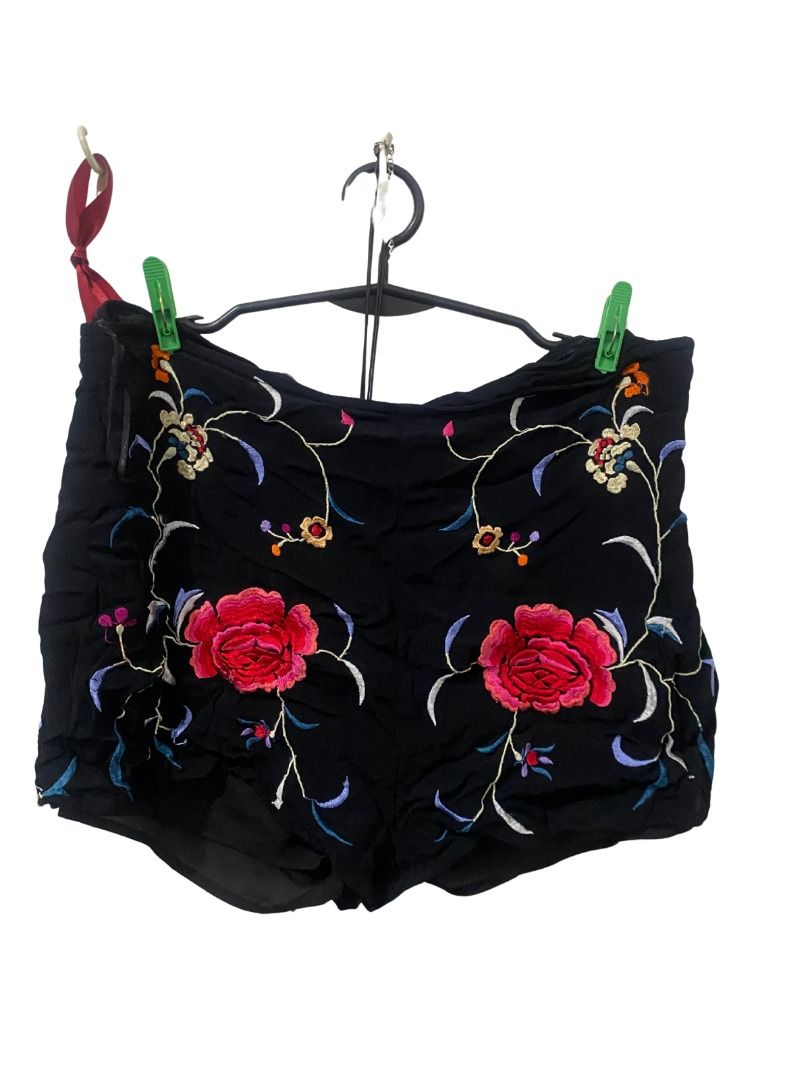 topshop medium shorts (Category: Shorts) located in Quezon City. Submitted by kastiel00 (Listing ID 1462207496, Image 1). Description: .