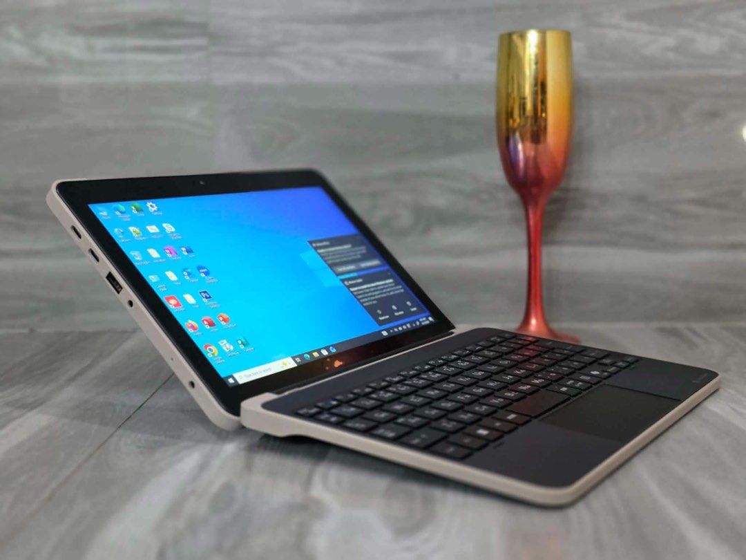 Toshiba K20/HY (Category: Laptops & Notebooks) located in Kawit. Submitted by markuzmathers (Listing ID 1462194140, Image 2). Description: 💻 TOSHIBA DYNABOOK K20/HY – 2-IN-1 DETACHABLE TOUCHSCREEN LAPTOP 💻 🔥 ₱7,800 PESOS ONLY 🔥 ✨ COMPACT • TOUCHSCREEN • DETACHABLE • PORTABLE Looking for a compact laptop that you can also use as a tablet? 💗 The Toshiba Dynabook K20/HY is a lightweight 2-in-1 detachable touchscreen laptop, perfect for students