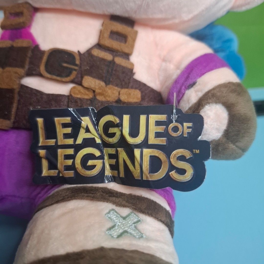 Toy (Category: Plushies & Soft Toys) located in Adams. Submitted by frog_and_clover (Listing ID 1462241882, Image 3). Description: Jinx from league of legends from riot brand new plush with tag..