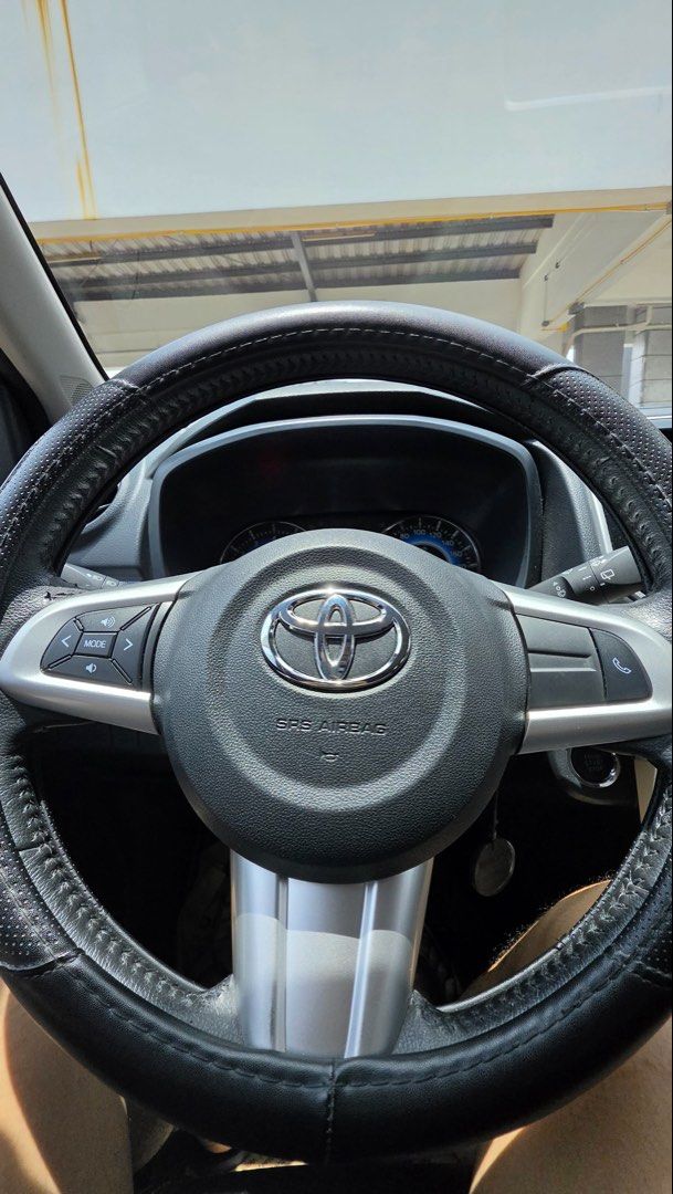 Toyota Rush 1.5 GRS Auto (Category: Used Cars) located in Quezon City. Submitted by lgae_23 (Listing ID 1462110367, Image 3). Description: Top of the line 750,000 slightly nego upon viewing.