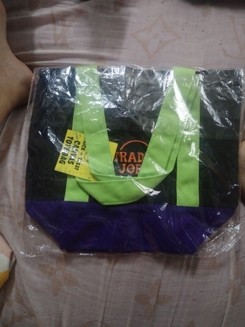Trader Joe's Halloween Color (Category: Tote Bags) located in Muntinlupa City. Submitted by adohr27 (Listing ID 1462045921, Image 2). Description: Brand-new po wala ako dapat paliwanag.