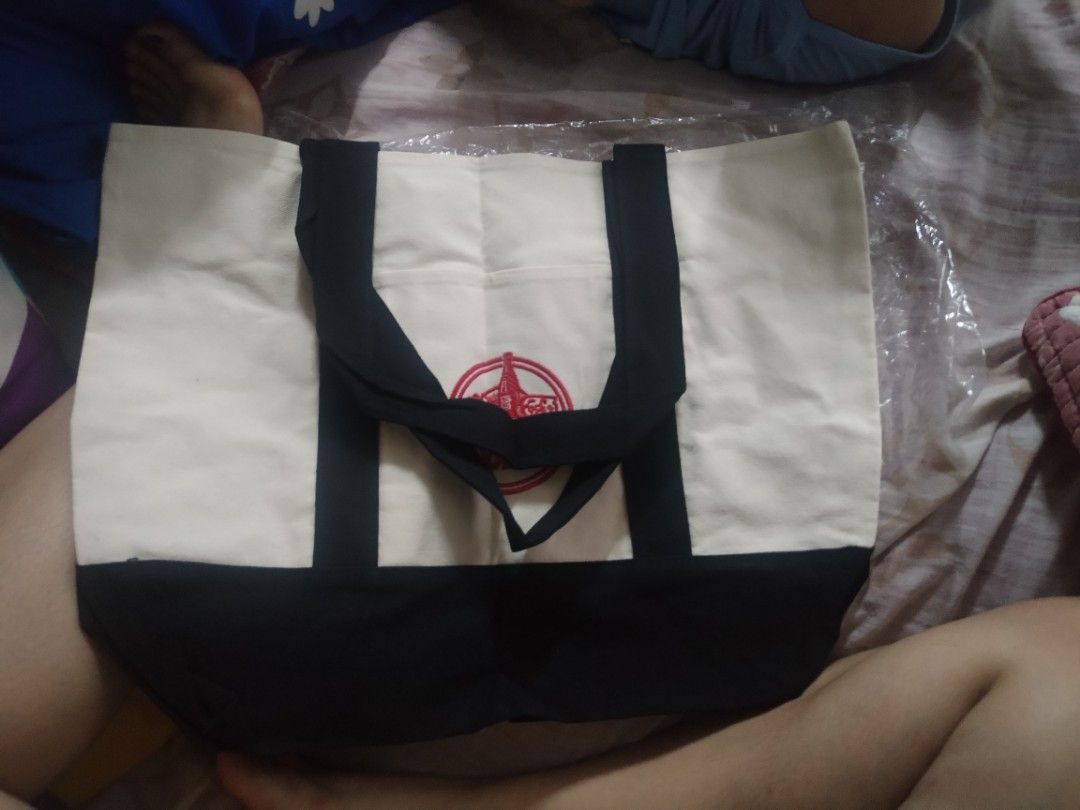 trader Joe's Large Black (Category: Tote Bags) located in Muntinlupa City. Submitted by adohr27 (Listing ID 1462045604, Image 1). Description: Bago po ito wala ako dapat paliwanag.