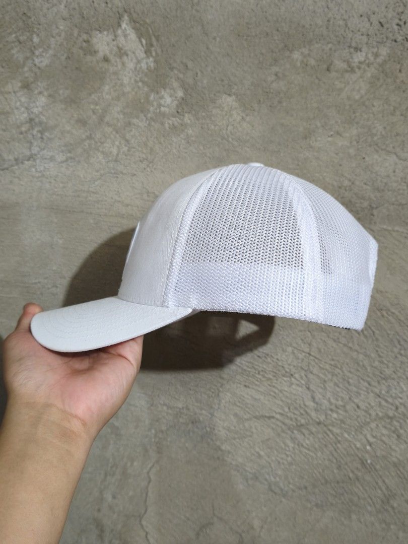 TRAVIS MATHEW GOLF HAT (Category: Golf) located in Muntinlupa City. Submitted by themakhatter (Listing ID 1462128087, Image 2). Description: 850 +SF TRAVIS MATHEW TRUCKER HAT ONE SIZE FITS ALL SNAPBACK ADJUSTMENT EXCELLENT 9.5/10 LIKE NEW CONDITION WASHED AND READY TO WEAR.