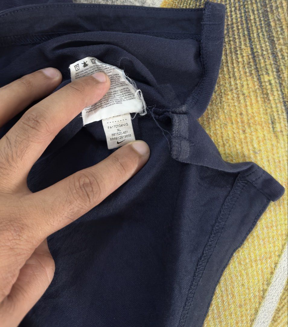 Tshirt Nike Tech (Category: Tshirts & Polo Shirts) located in Shah Alam. Submitted by fr.empire (Listing ID 1462070607, Image 3). Description: Ukuran Manual : -Tag XL -Pit 26 -Labuh 31 -Print 💯 Rm25 + (Postage SM RM7).