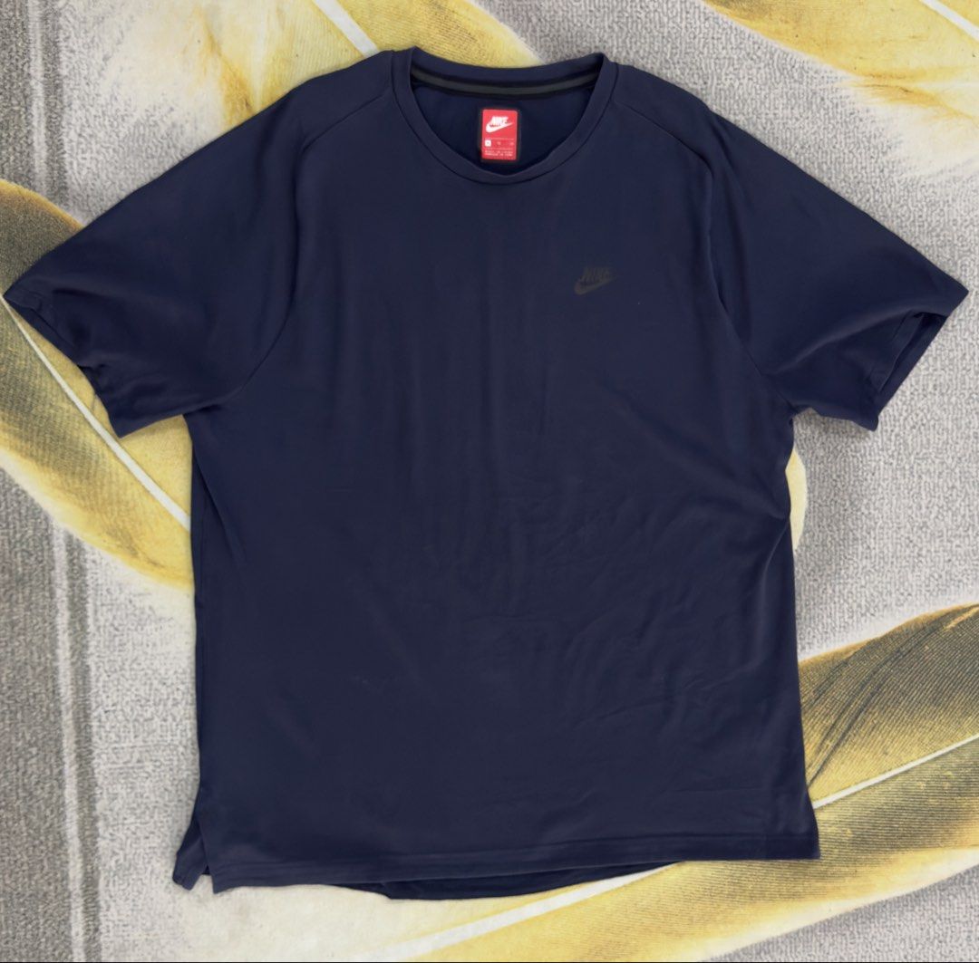 Tshirt Nike Tech (Category: Tshirts & Polo Shirts) located in Shah Alam. Submitted by fr.empire (Listing ID 1462070607, Image 1). Description: Ukuran Manual : -Tag XL -Pit 26 -Labuh 31 -Print 💯 Rm25 + (Postage SM RM7).