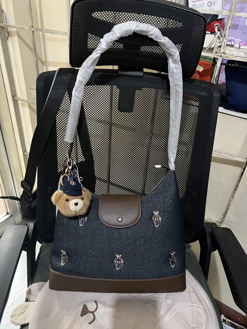 TTWN twin bear shoulder bag (Category: Shoulder Bags) located in Pasig City. Submitted by bagsunlimitedmnl (Listing ID 1462075786, Image 3). Description: With paper bag Original from thailand.
