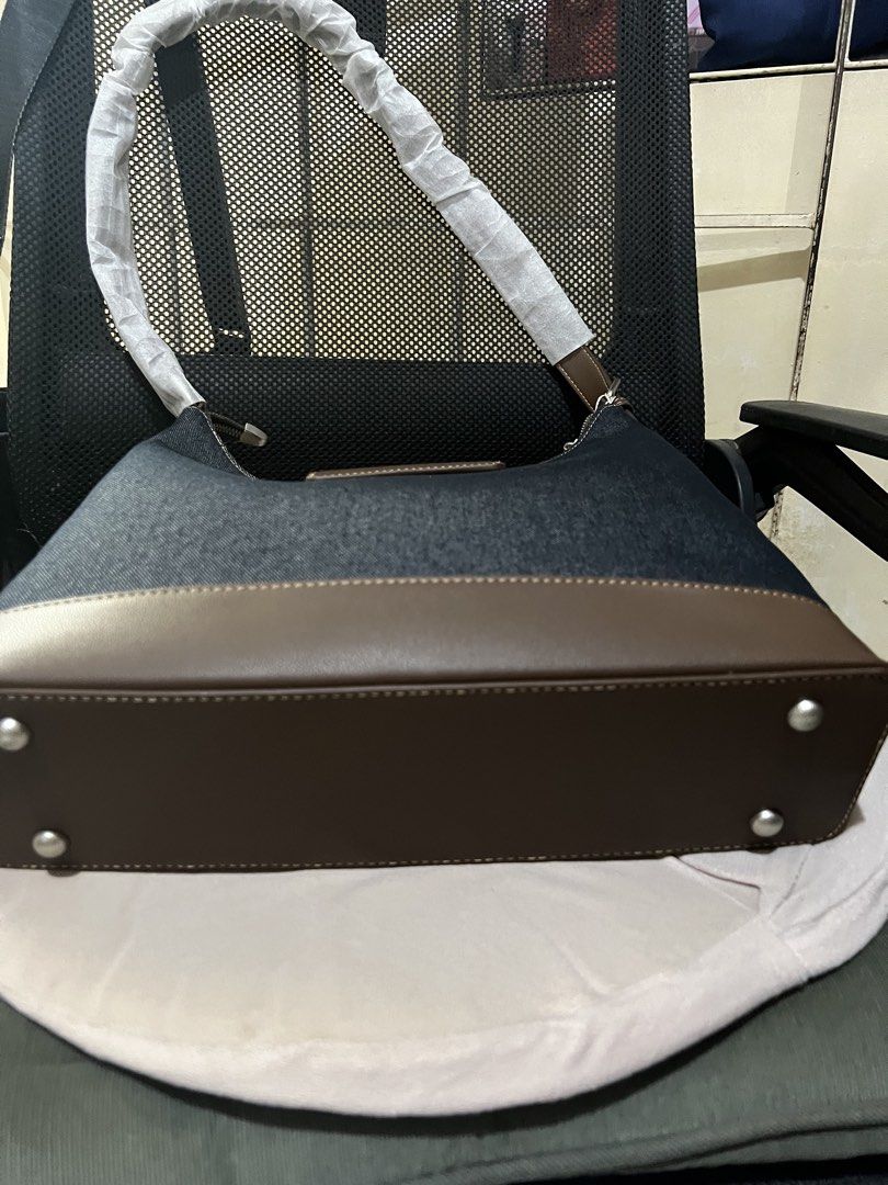 TTWN twin bear shoulder bag (Category: Shoulder Bags) located in Pasig City. Submitted by bagsunlimitedmnl (Listing ID 1462075786, Image 2). Description: With paper bag Original from thailand.