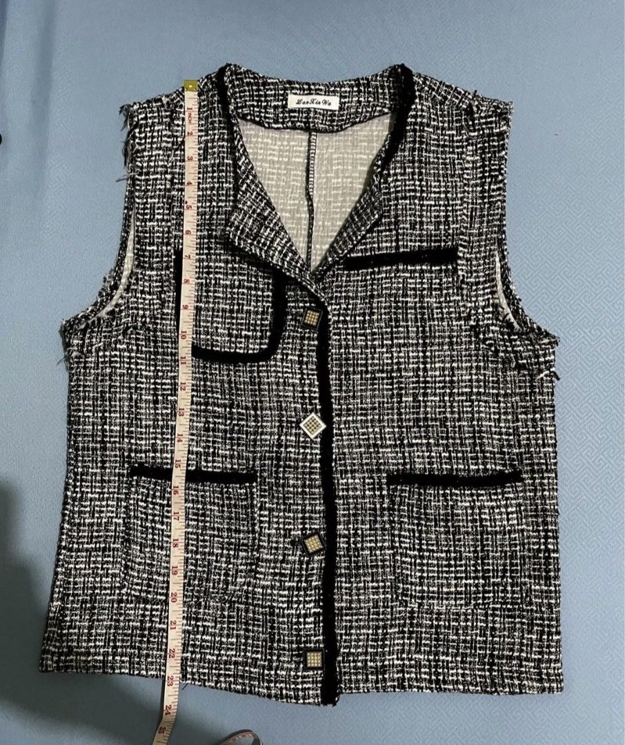 Tweed (Category: Sleeveless) located in Manila. Submitted by ian_ruelc (Listing ID 1462231755, Image 3). Description: Sleeveless Tweed Vest Top Selling for Php 500 Selling as is. Buy at your own risk. No return/refund. Gcash payment on or before lalamove pickup. Buyer must book and shoulder the lalamove fee 📍Metroville Subdivision, Pasig City.