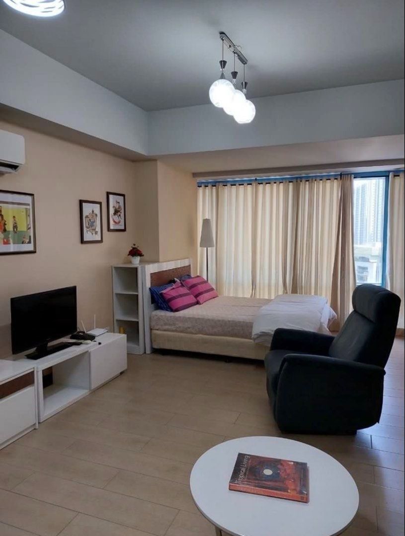 Two Central Makati Studio Unit for LEASE (Category: Apartments & Condos) located in Taguig. Submitted by beatricehpan (Listing ID 1462124525, Image 1). Description: RC81710 FOR RENT Studio Unit in Two Central, Makati PROPERTY DETAILS: Unit type / Rooms: studio 1 bathroom kitchen Floor: 24th Floor area: 41 SQM Furnishing: Semi Furnished Parking: 1 AMENITIES: Lap pool, kiddie pool, outdoor spa, reading nook, male and female changing and shower room