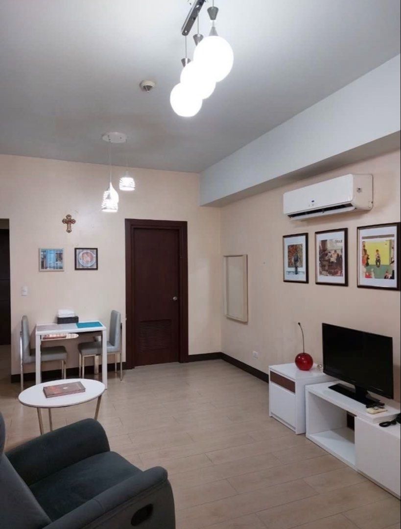 Two Central Makati Studio Unit for LEASE (Category: Apartments & Condos) located in Taguig. Submitted by beatricehpan (Listing ID 1462124525, Image 2). Description: RC81710 FOR RENT Studio Unit in Two Central, Makati PROPERTY DETAILS: Unit type / Rooms: studio 1 bathroom kitchen Floor: 24th Floor area: 41 SQM Furnishing: Semi Furnished Parking: 1 AMENITIES: Lap pool, kiddie pool, outdoor spa, reading nook, male and female changing and shower room