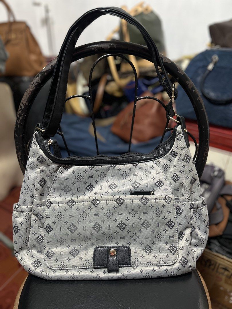 Two Way Gray Bag (Category: Shoulder Bags) located in Naga. Submitted by helloitsk20594 (Listing ID 1462119342, Image 2). Description: .