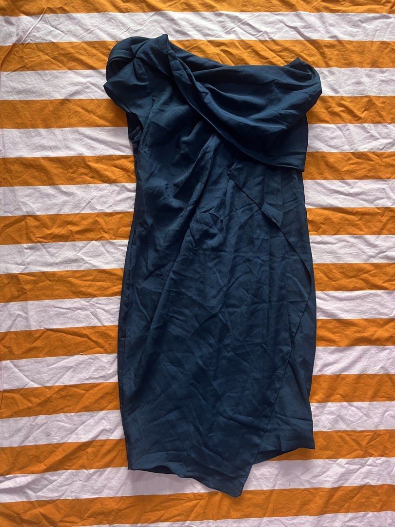 Tyler Navy One-Shoulder Drape Dress (Category: Dresses) located in Mandaluyong City. Submitted by hopeworldplane (Listing ID 1462203865, Image 1). Description: - Elegant one-shoulder design - Rich dark teal color - Flattering draped bodice - Fabric with a slight sheen - Ideal for parties and nights out.