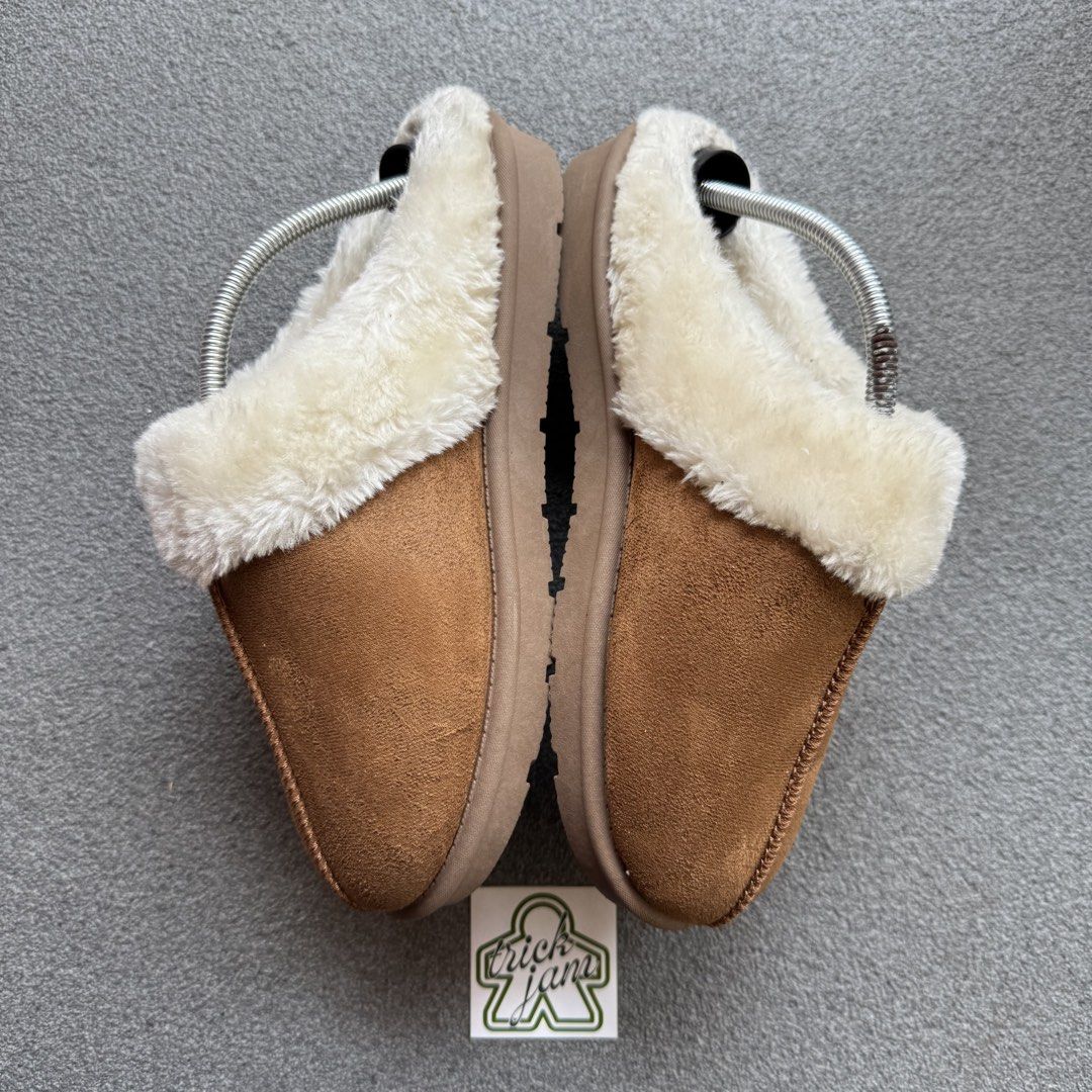 UGG KOOLABURRA ALT RANDOM CHESTNUT BROWN (Category: Slippers & Slides) located in Cagayan de Oro. Submitted by huntbytrickjam.v2 (Listing ID 1462074443, Image 3). Description: U-G KOOLABURRA ALT RANDOM CHESTNUT BROWN US 10 / EURO 44 / CM 28 EXCELLENT Pair Only No Issue M - 1299.