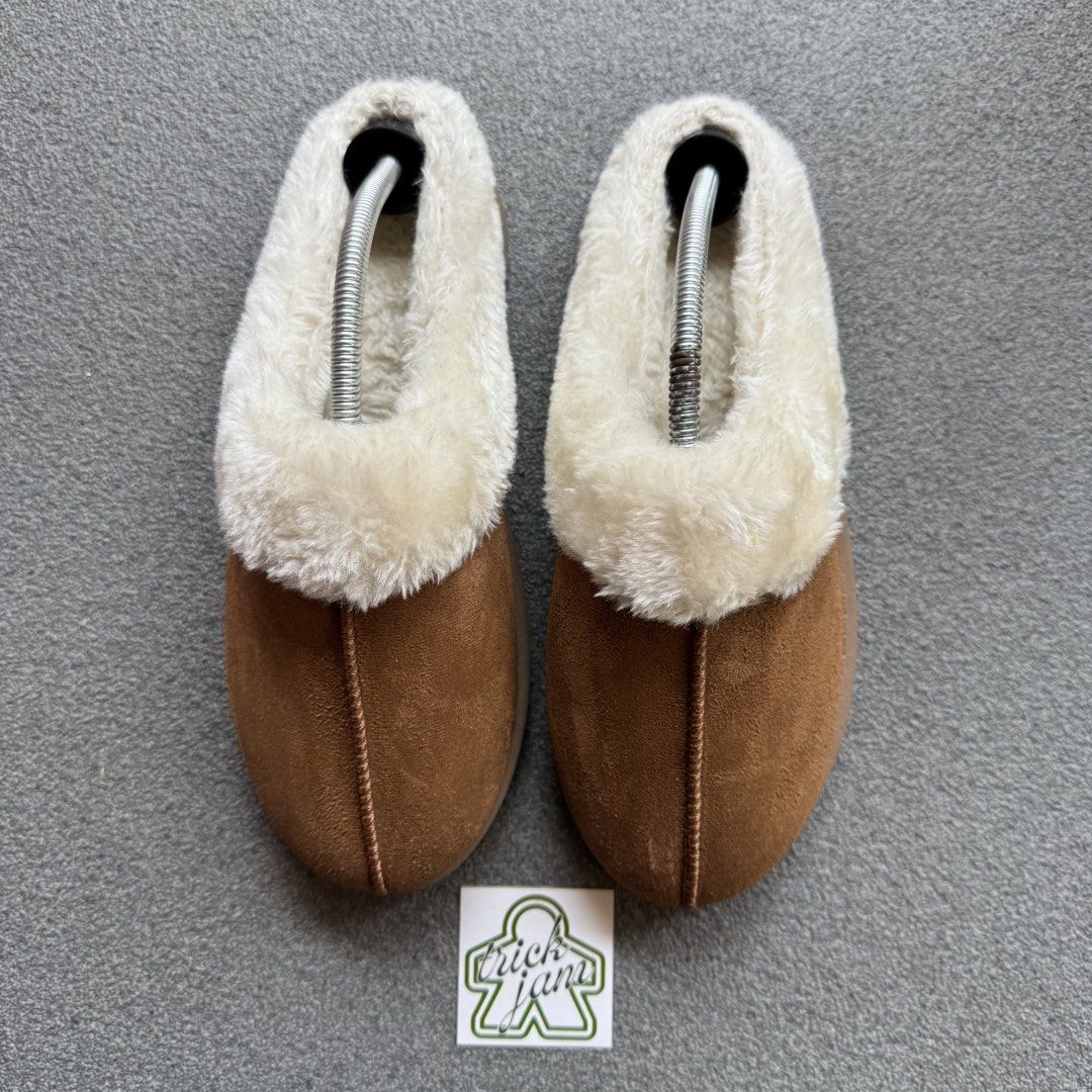 UGG KOOLABURRA ALT RANDOM CHESTNUT BROWN (Category: Slippers & Slides) located in Cagayan de Oro. Submitted by huntbytrickjam.v2 (Listing ID 1462074443, Image 2). Description: U-G KOOLABURRA ALT RANDOM CHESTNUT BROWN US 10 / EURO 44 / CM 28 EXCELLENT Pair Only No Issue M - 1299.