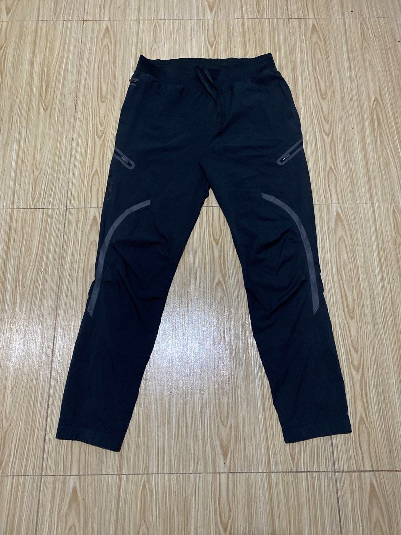 Under Armour Black Jogger Pants with Zip Pockets (Category: Joggers) located in Davao. Submitted by jayelcarba61168 (Listing ID 1462164286, Image 1). Description: - Black Under Armour jogger pants - Size: SM/P CH - Elastic waistband with drawstring - Zippered pockets (front and back) - Reflective detailing on sides - Ideal for workouts and casual wear.