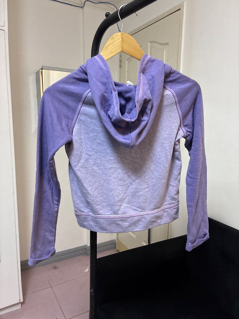 Under Armour hoodie (Category: Coats, Jackets and Outerwear) located in Manila. Submitted by jdjdnxei (Listing ID 1462229041, Image 3). Description: 150cm on tag / 10-14y can fit xs adult.
