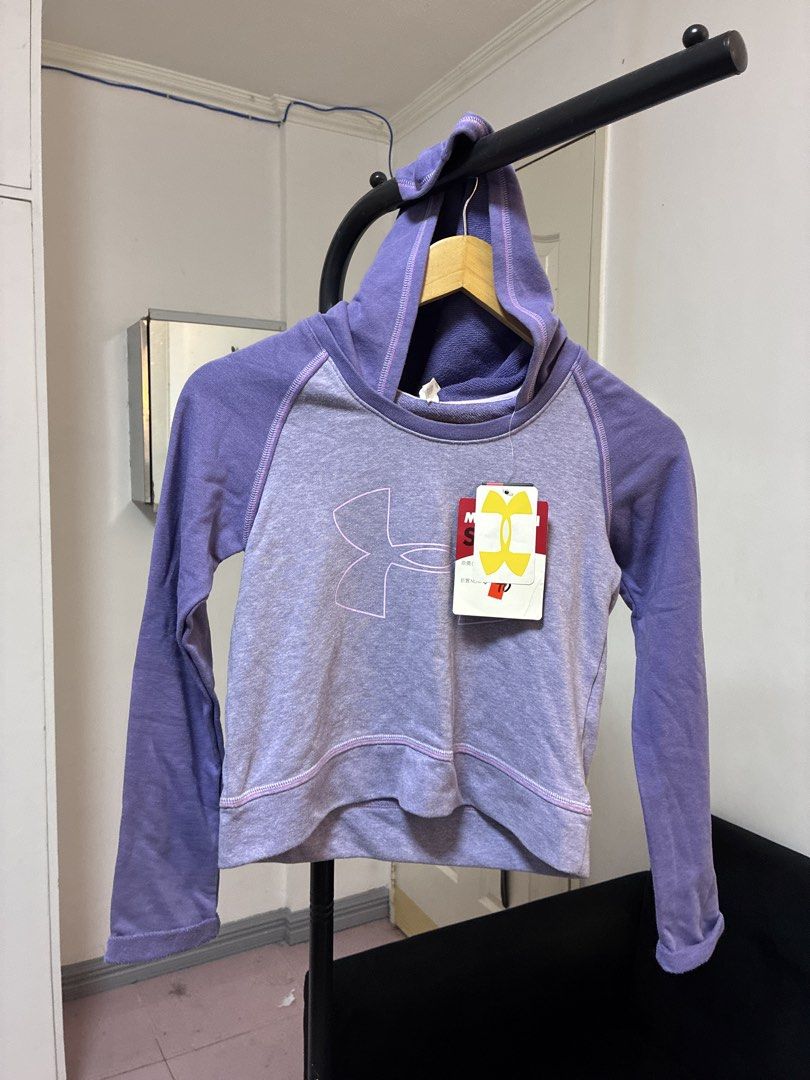 Under Armour hoodie (Category: Coats, Jackets and Outerwear) located in Manila. Submitted by jdjdnxei (Listing ID 1462229041, Image 2). Description: 150cm on tag / 10-14y can fit xs adult.