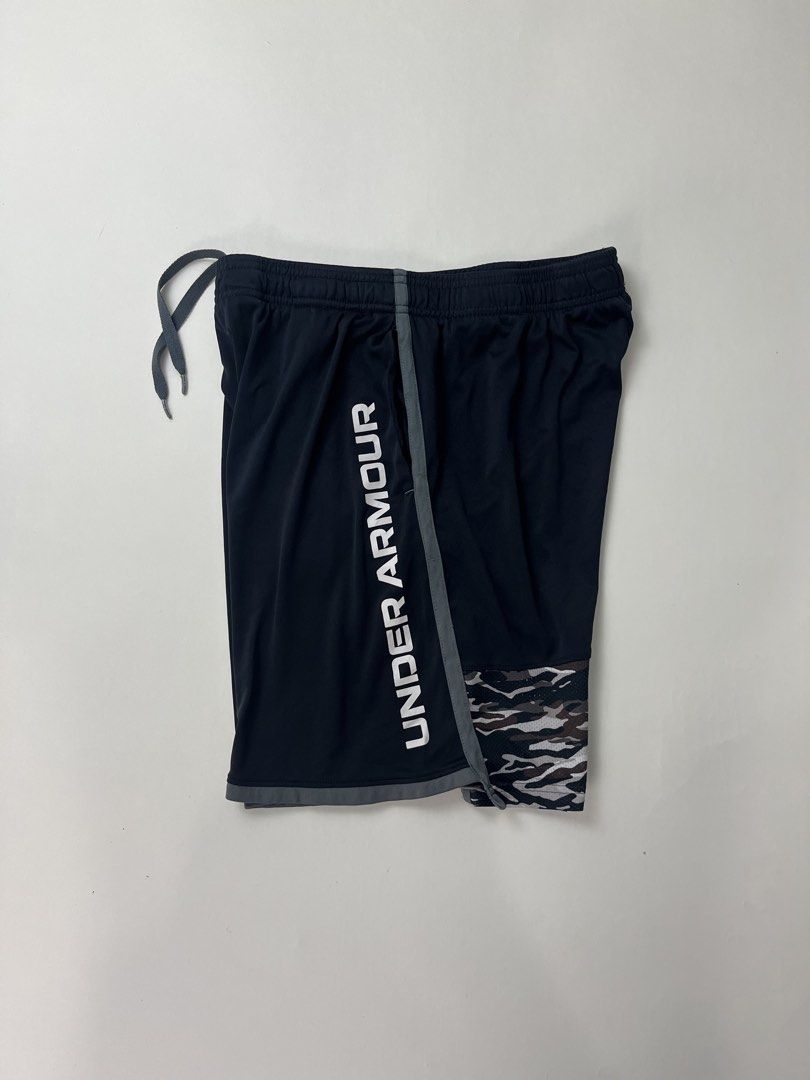 Under Armour Shorts (Category: Shorts) located in Makati City. Submitted by ufcknwthbst (Listing ID 1462073671, Image 2). Description: 28-34 waist 18 inch length 9.5/10 condition No issue.
