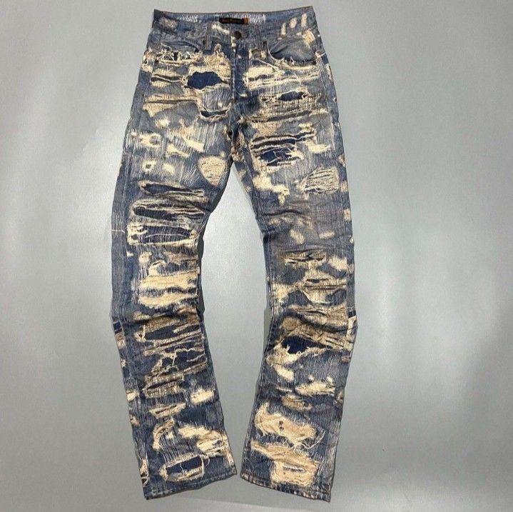Undercover arts and crafts 85s jeans (Category: Jeans) located in Mandaue City. Submitted by goldenhawk-80be5b (Listing ID 1462174878, Image 1). Description: The photo from the orig owner i asked his permission you can see in the last slide the distressing is printed it's fake.