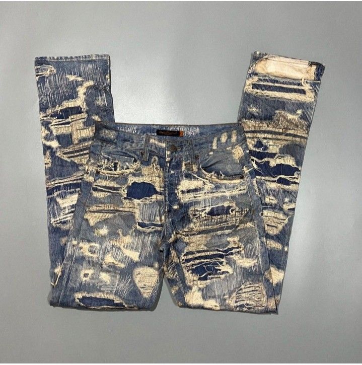 Undercover arts and crafts 85s jeans (Category: Jeans) located in Mandaue City. Submitted by goldenhawk-80be5b (Listing ID 1462174878, Image 2). Description: The photo from the orig owner i asked his permission you can see in the last slide the distressing is printed it's fake.