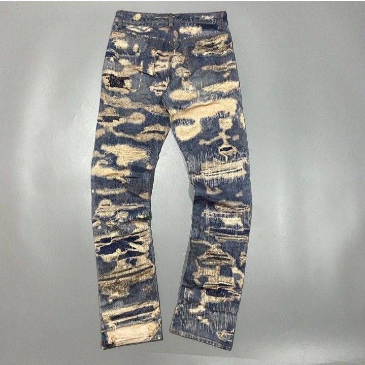 Undercover arts and crafts 85s jeans (Category: Jeans) located in Mandaue City. Submitted by goldenhawk-80be5b (Listing ID 1462174878, Image 3). Description: The photo from the orig owner i asked his permission you can see in the last slide the distressing is printed it's fake.