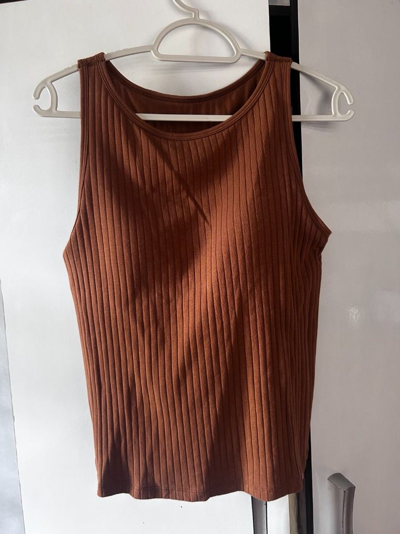 UNIQLO Brown Top with Inner Bra (Category: Sleeveless) located in Pasig City. Submitted by ladyleslieisletavelarde4902 (Listing ID 1462078462, Image 1). Description: UNIQLO Brown Top with Inner Bra Brand: Uniqlo Color: Brown Size: M to L | Bust 86-92cm Cotton with built-in inner bra Comfortable and easy to wear Excellent preloved condition MOP: Gcash / Bank Transfer Purchase direct from store Delivery: SF shouldered by buyer .