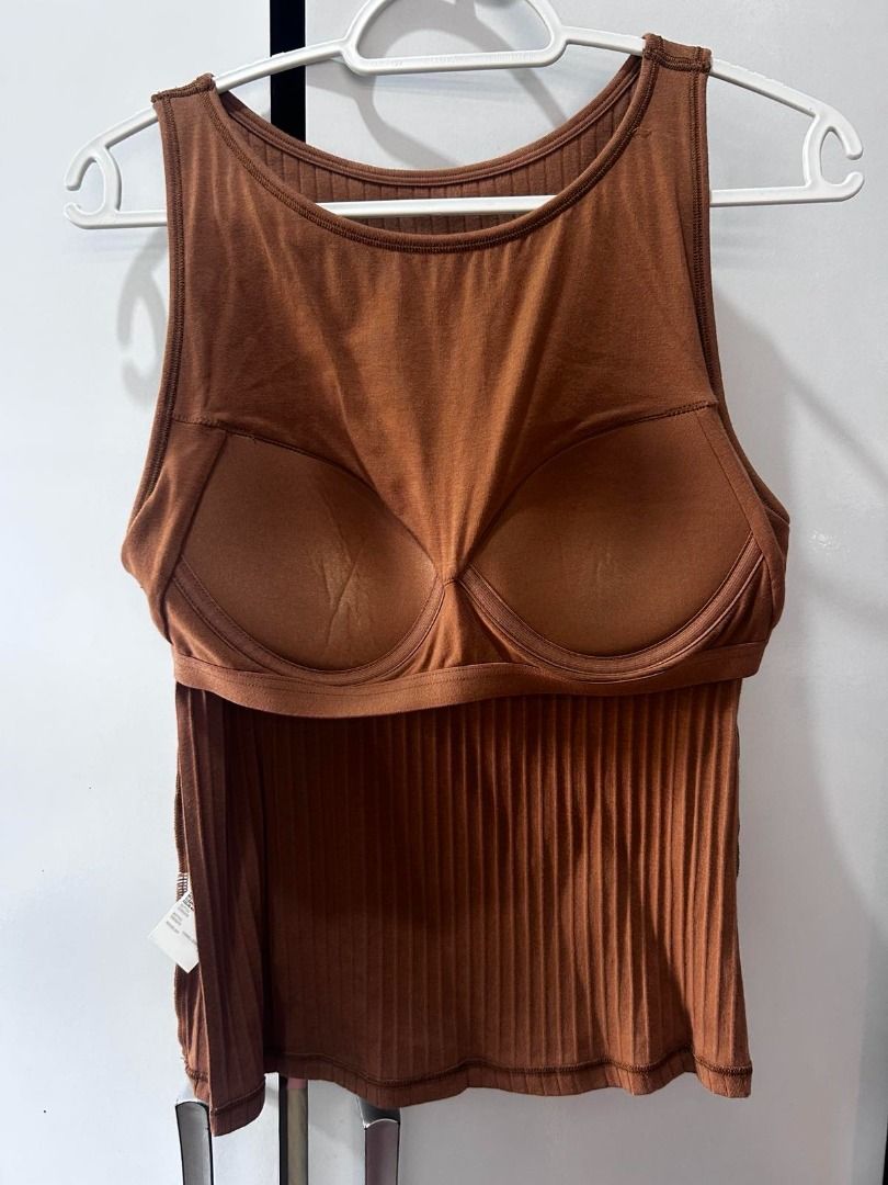 UNIQLO Brown Top with Inner Bra (Category: Sleeveless) located in Pasig City. Submitted by ladyleslieisletavelarde4902 (Listing ID 1462078462, Image 3). Description: UNIQLO Brown Top with Inner Bra Brand: Uniqlo Color: Brown Size: M to L | Bust 86-92cm Cotton with built-in inner bra Comfortable and easy to wear Excellent preloved condition MOP: Gcash / Bank Transfer Purchase direct from store Delivery: SF shouldered by buyer .