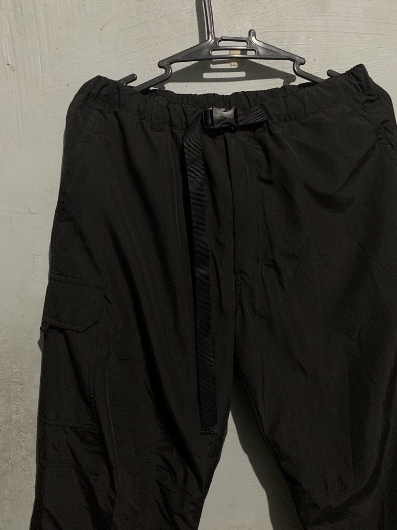 Uniqlo cargo pants (Category: Activewear) located in Valenzuela. Submitted by jenfer2 (Listing ID 1462084924, Image 2). Description: Uniqlo cargo pants(black) Ganda nitooo! Isa sa mga best seller ko Size: 34-36. 38 sagad Length: 41 399💰 Bignay Valenzuela loc.