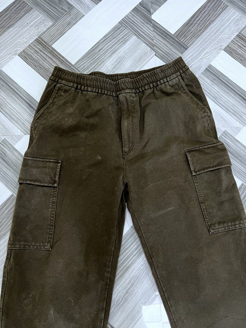 Uniqlo Cargo Pants Olive Green (Category: Jeans) located in Baguio. Submitted by zyddd014 (Listing ID 1462185313, Image 2). Description: Uniqlo Olive Green Cargo *needs wahs W: 32-34 L: 37 Hita: 12.5 Leg opening: 8 Excllent 500 Baguio.