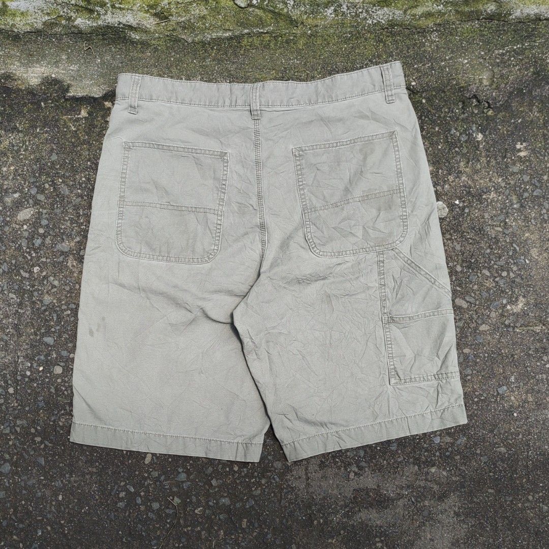 Uniqlo Carpenter Jorts (Category: Shorts) located in Manila. Submitted by cyprus.thrift (Listing ID 1462210277, Image 2). Description: Uniqlo Carpenter Jorts very good condition no issue need wash +sf dimes: waist 36 length 23 leg hole 11.5 rise 12.5.